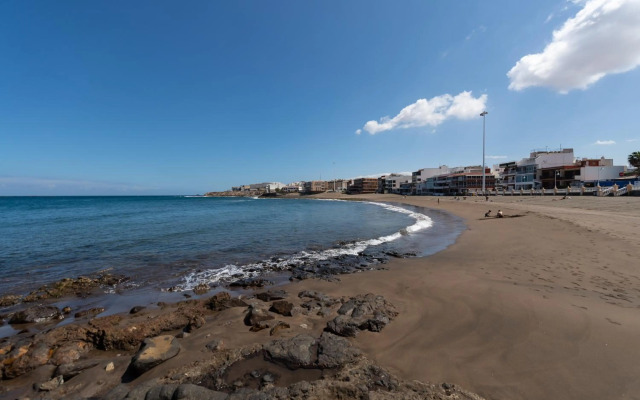 Durmiendo sobre el mar, Vivienda Los Riscos