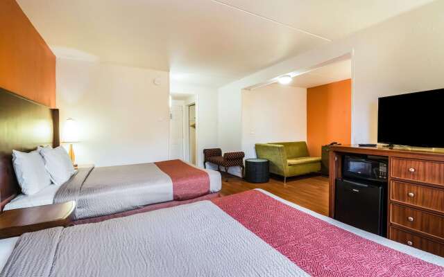 Motel 6 Tinton Falls