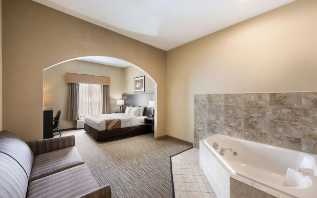 Quality Inn & Suites Fishkill South near I-84