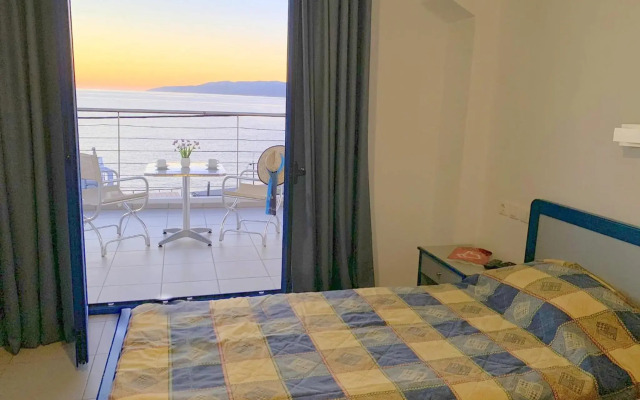 Kassavetis Center - Hotel Studios & Apartments