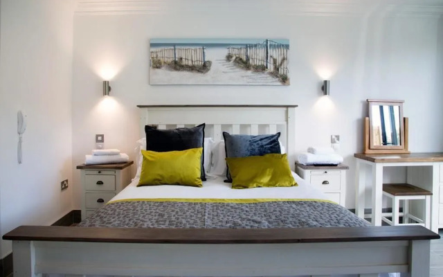 Canada Lodge and Lake