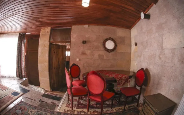 Alexander Cave House