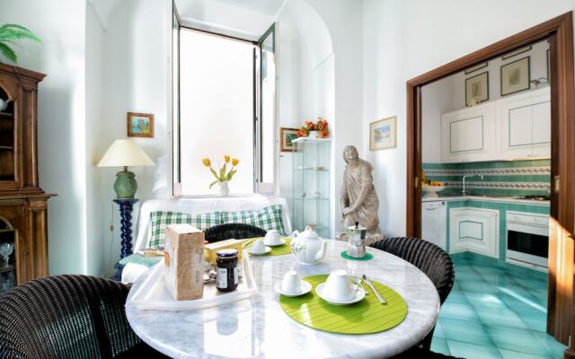 Upscale Central Amalfi Apartment In 19th-century Building