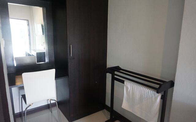 Baan Nongnooch Hotel