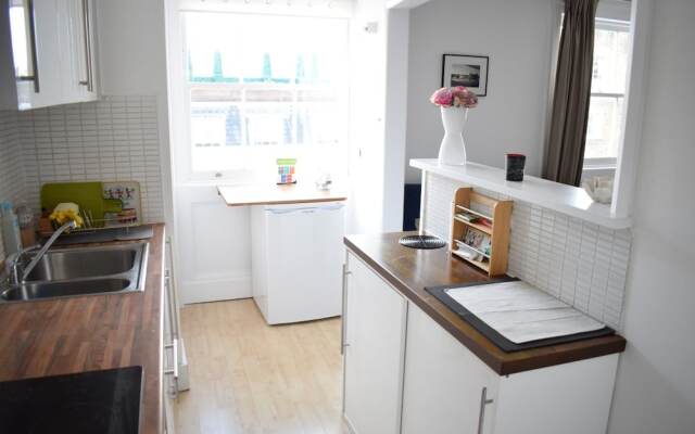 2 Bedroom Mayfair Apartment Near Hyde Park