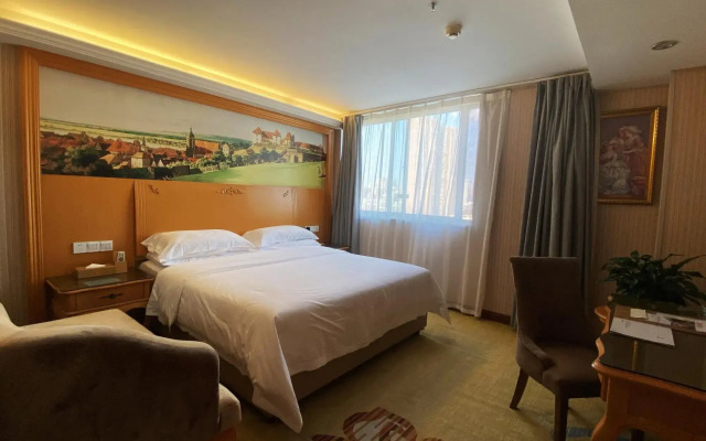 Vienna Hotel (Changsha Ningxiang West High-speed Railway Station Emerald Lake Store)