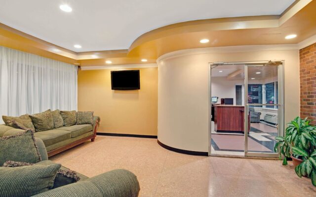 Super 8 Milford/New Haven