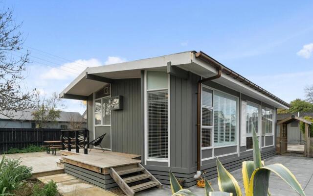 The Walnut Tree House - Martinborough Holiday Home