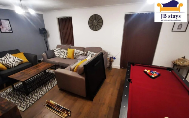5 Bed House Leisure/business Free Parking