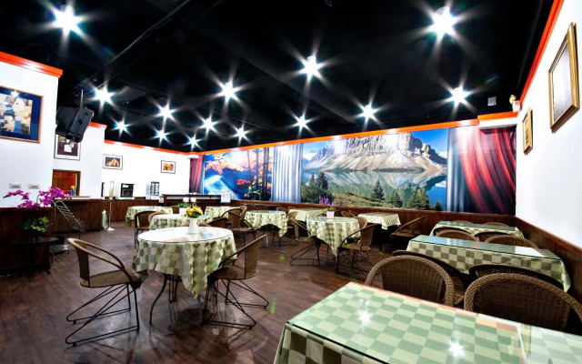 Beverly Commercial Motel