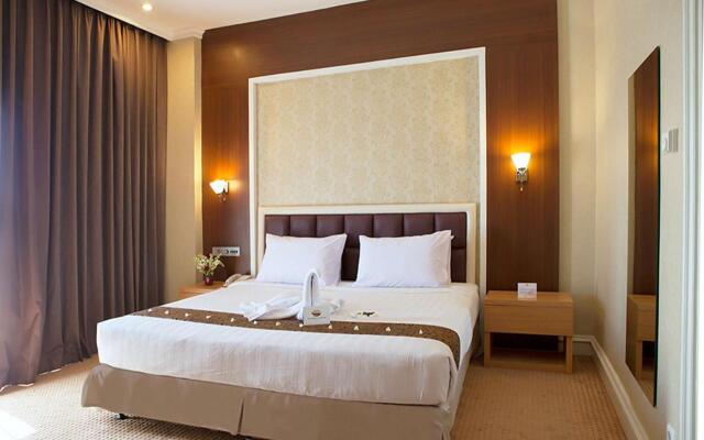 Surabaya Suites Hotel Powered by Archipelago