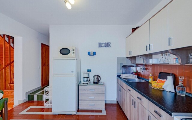 Stunning Home in Zavalatica With Wifi and 4 Bedrooms