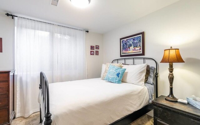 Newly Renovated 1BR Apt 1886
