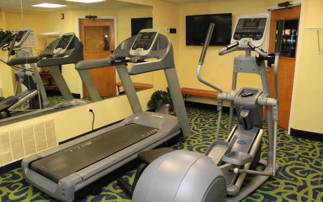 Ocean Sands Resort, Oceanfront, Virginia Beach by Vacatia