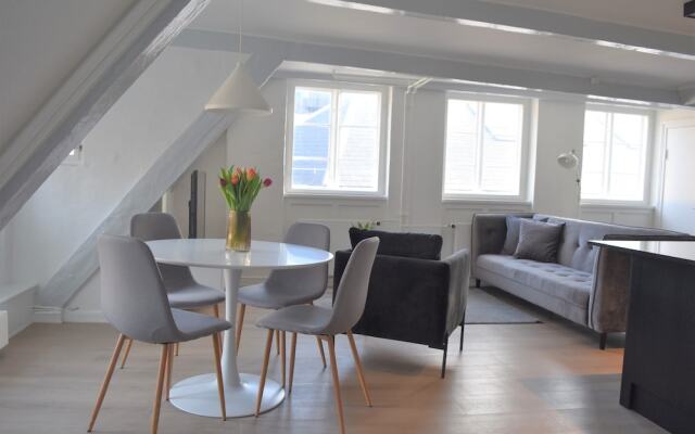 Sanders Old Square - Chic 1-bdr Apt Near Stroget