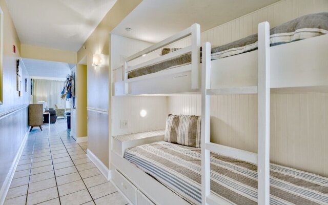 Pelican Beach Resort by Colasan