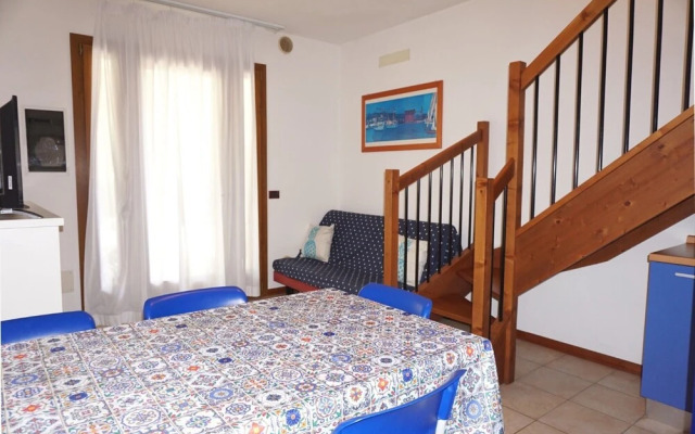 Holiday House With Pool and Garden