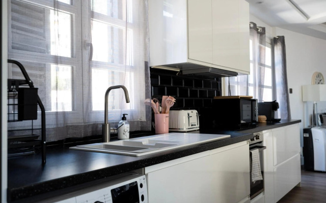 Luxurious Penthouse Studio with Private Terrace - Grand Central House