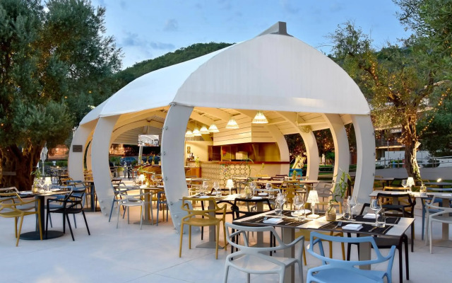 Maestral Resort & Casino