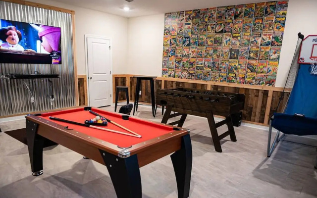 Luxury AND FUN Near Disney Parks 9BR