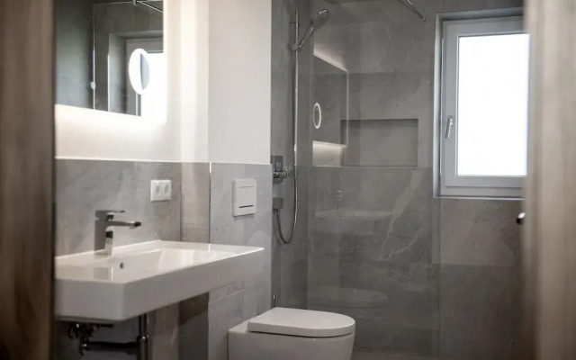 Alpine Apartment With View & Garden