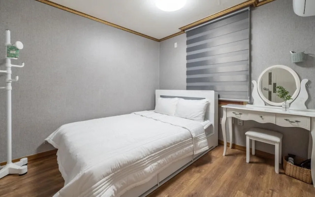 Yeosu Dulggot Pension