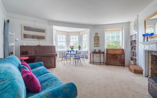 Charming Chelsea Apartment overlooking the Thames