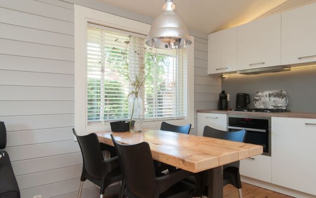 Modern Holiday Home With a South-west Facing Garden