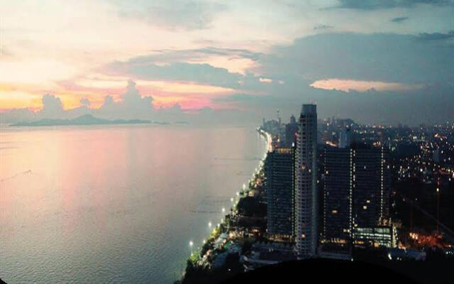 Reflection Jomtien Beach Pattaya Condo by Dome