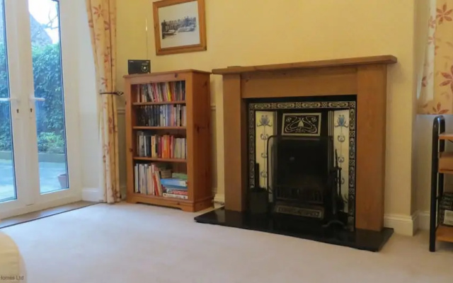 The Shields- Large Family House Close to Beach