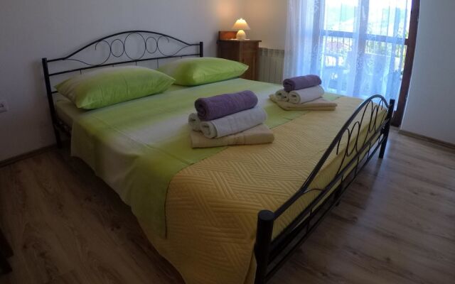 Antique Apartment With Balcony