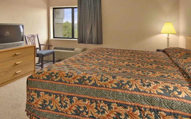 Baymont Inn & Suites - Battle Creek
