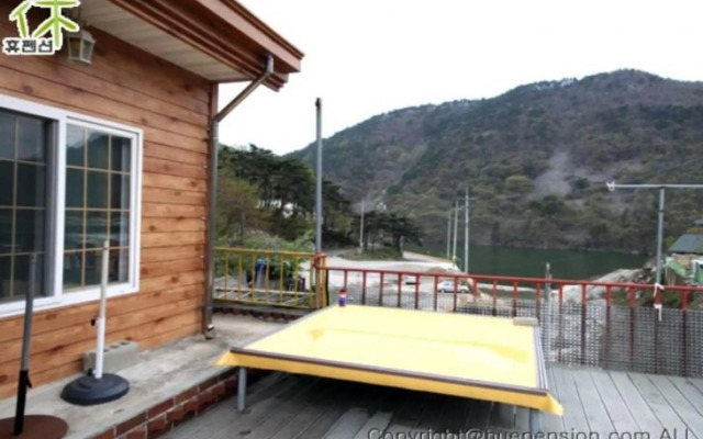 Sacheon Baegunimeomuneungot Pension