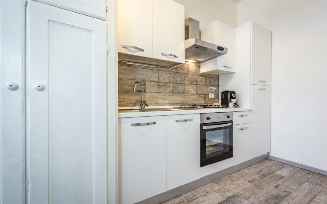 Arno Apartment B by Mmega