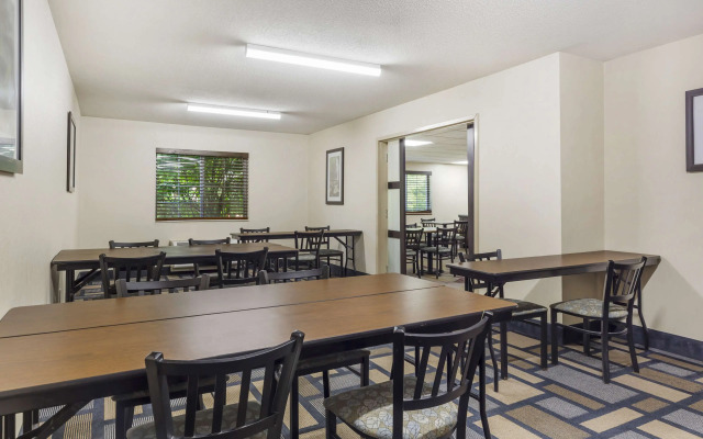 Best Western Plus Berkshire Hills Inn & Suites