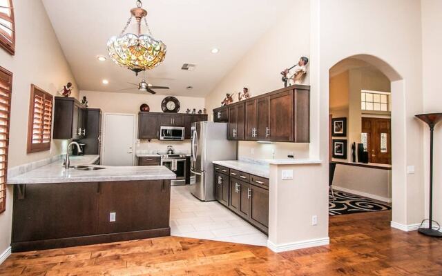 Luxury Scottsdale Home W/pool and Hot Tub!