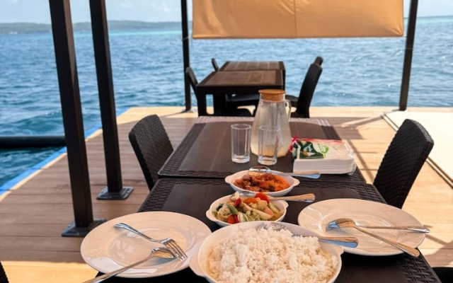 Floating Home in Reef Resort Unit 9