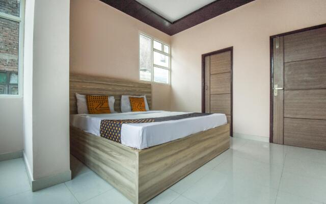 SPOT ON 65851 Hotel Hi Tech