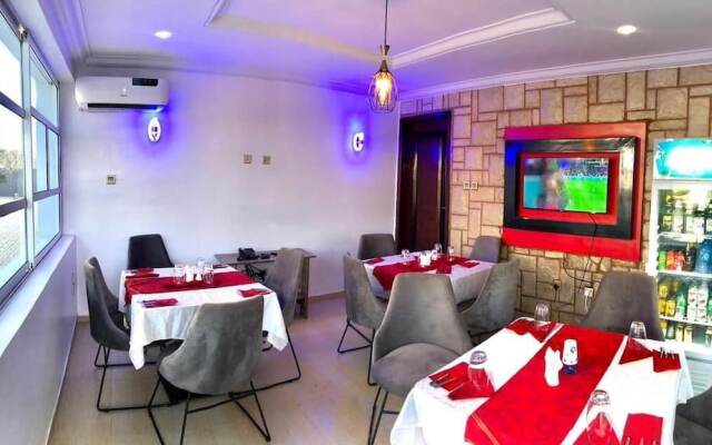 Euphoria Hotel & Suites by House 9