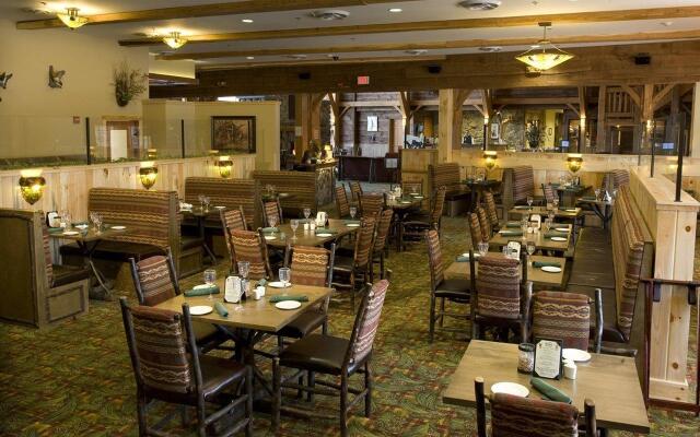 Hope Lake Lodge & Indoor Waterpark