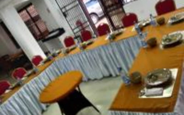 CaliTwapa Hotel & Restaurant