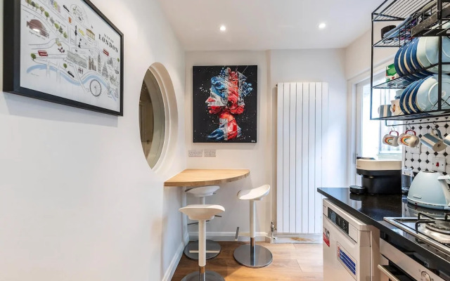 Elegant Two Bedroom Flat in Redcliffe Gardens