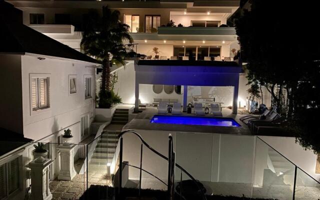 Clifton YOLO Spaces – Clifton Beachfront Apartments