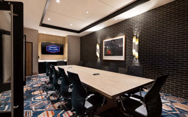 Hampton Inn & Suites Watertown Boston