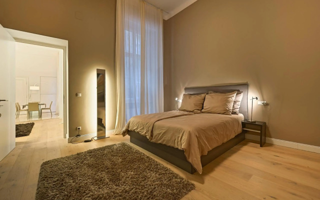 Central Luxury Apartment