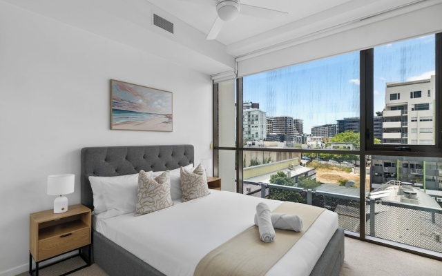 Sleek 2BRM Apartment at Aqua Newstead – Guest Rooms – Brisbane