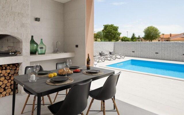 Villa Ovis in Peresiji