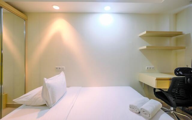 Cozy Living Studio Room at Evenciio Margonda Apartment