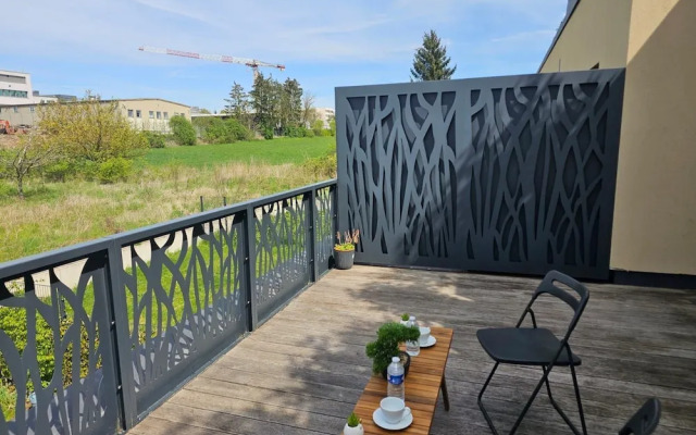 Stylish 3 BR with 2 terraces and parking