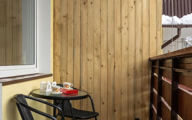 Mountain Corner Apartment by Renters